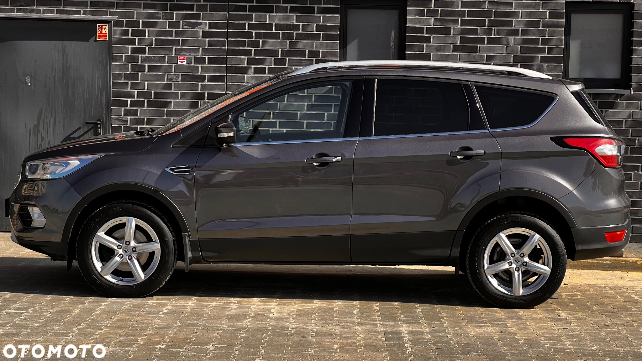 Ford Kuga 1.5 EcoBoost 2x4 Titanium - 13