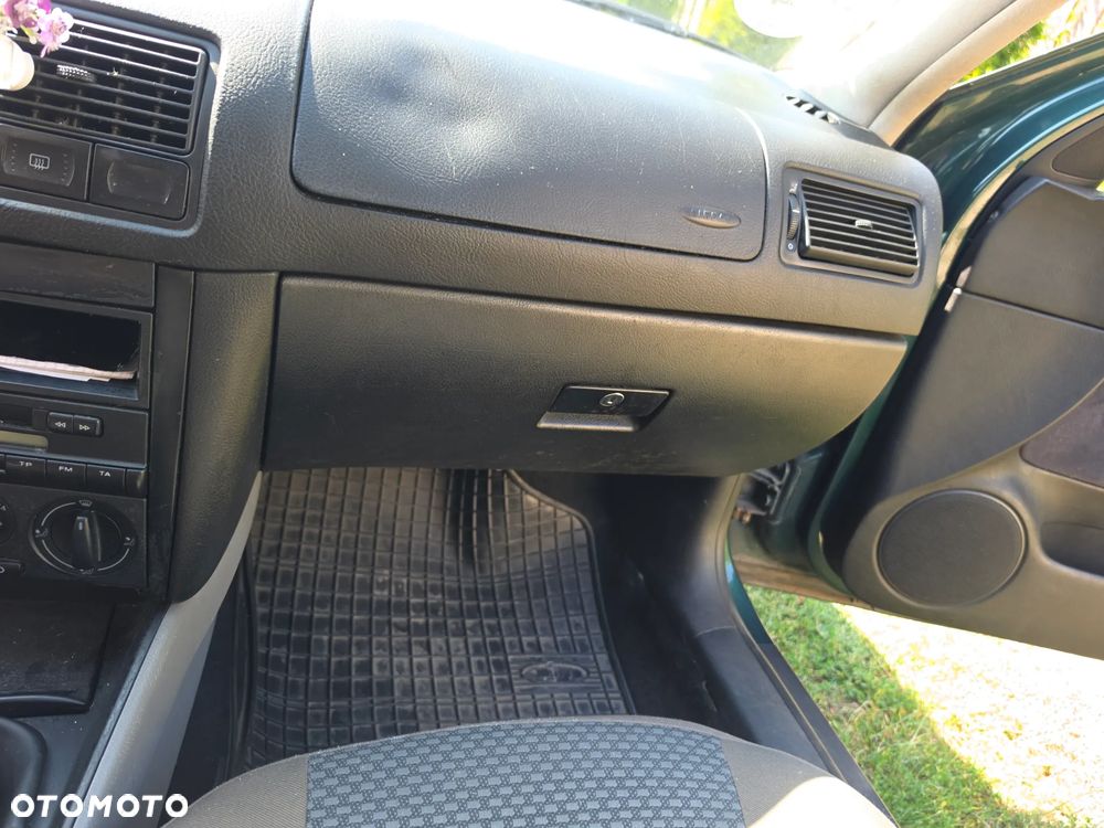 Volkswagen Golf 1.6 Comfortline - 22