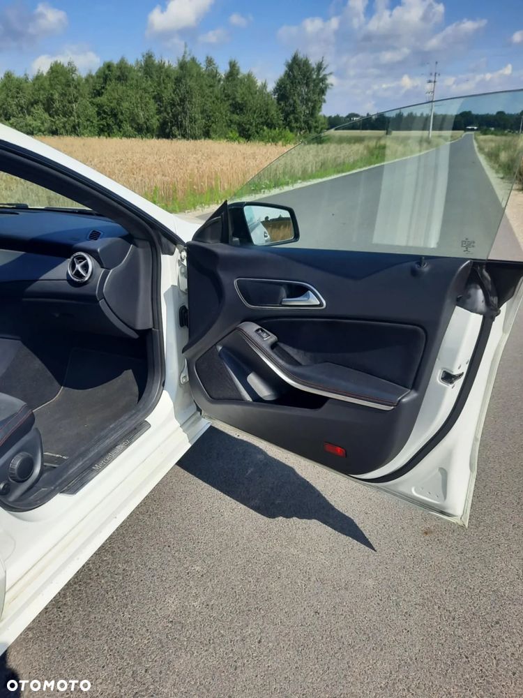 Mercedes-Benz CLA 200 7G-DCT AMG Line - 15
