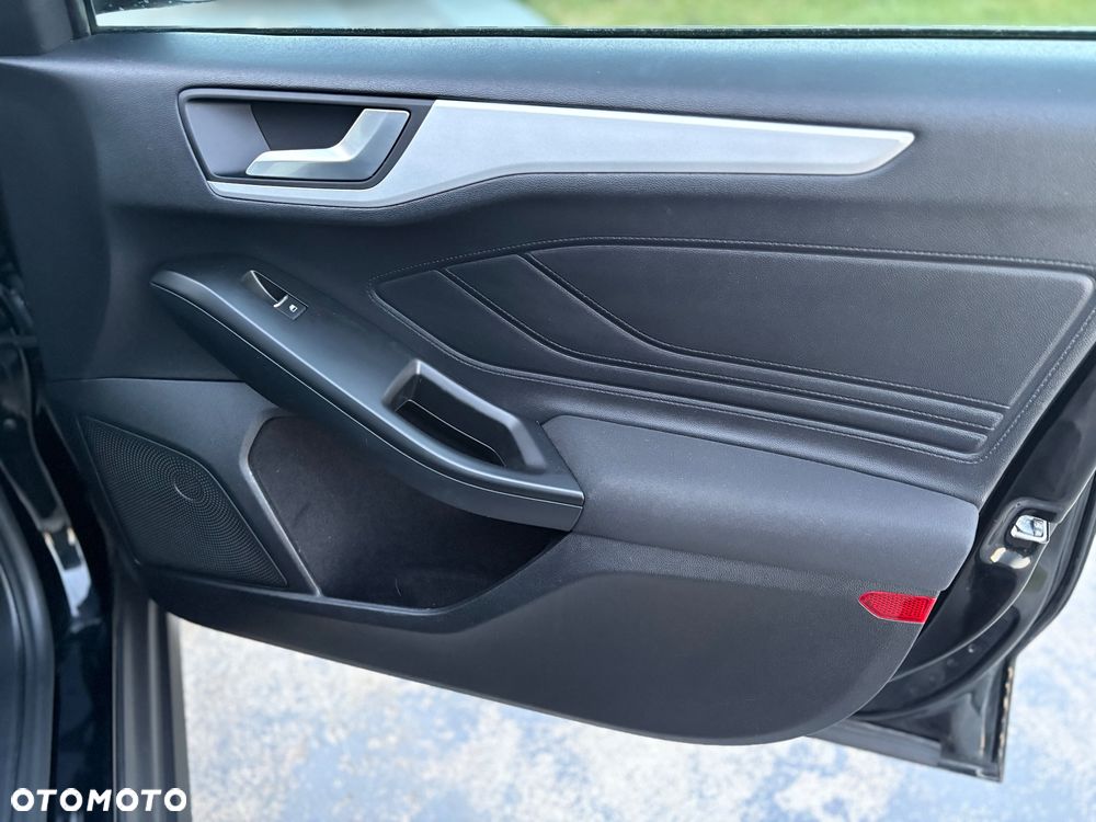 Ford Focus 1.0 EcoBoost Titanium X - 9