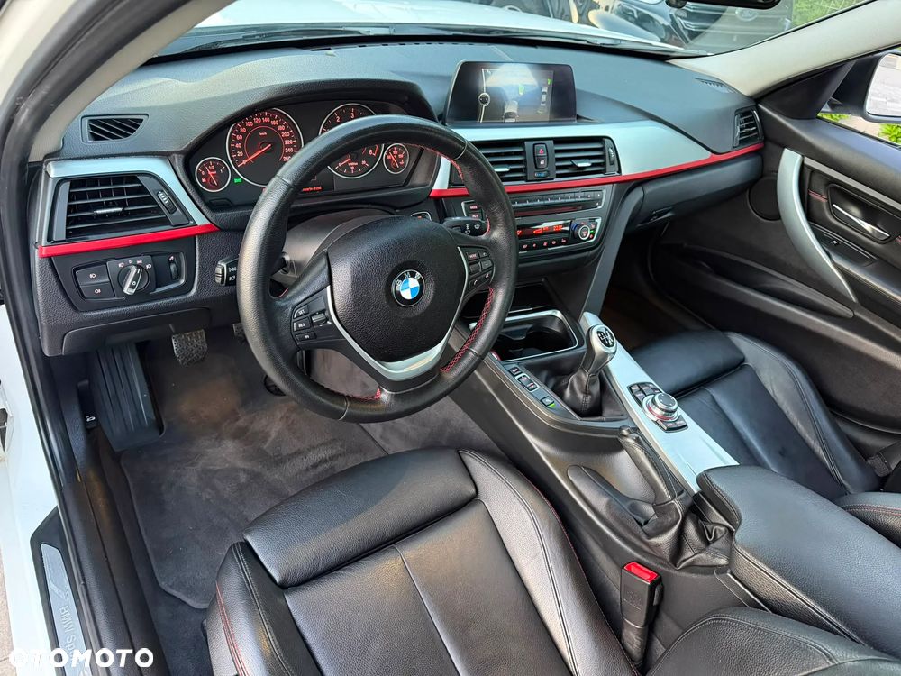 BMW Seria 3 320d DPF Edition Sport - 12