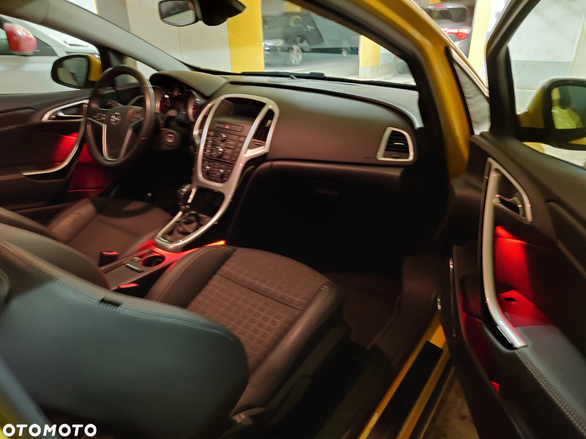 Opel Astra GTC 1.6 Turbo Edition - 29