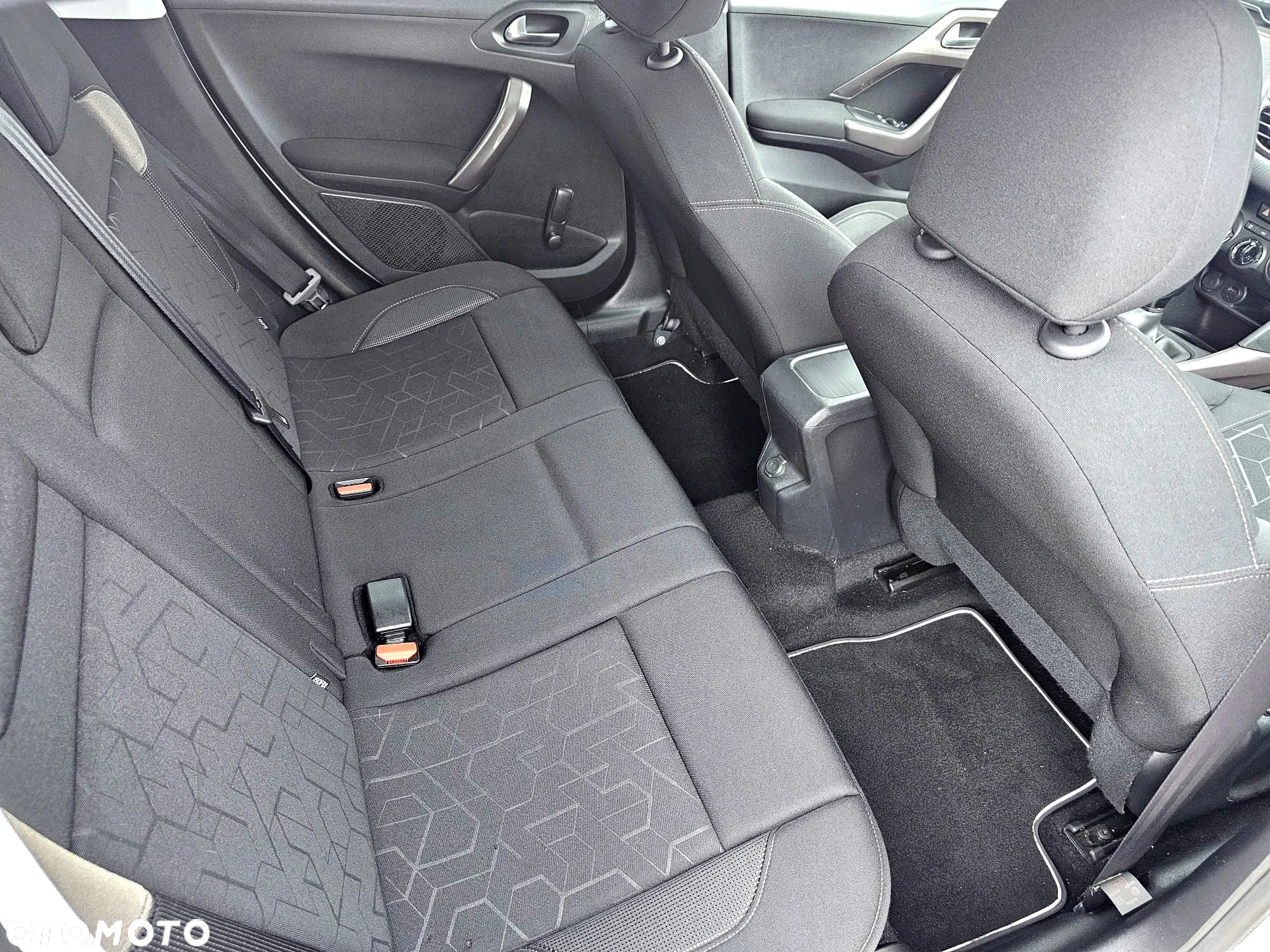 Peugeot 2008 - 25