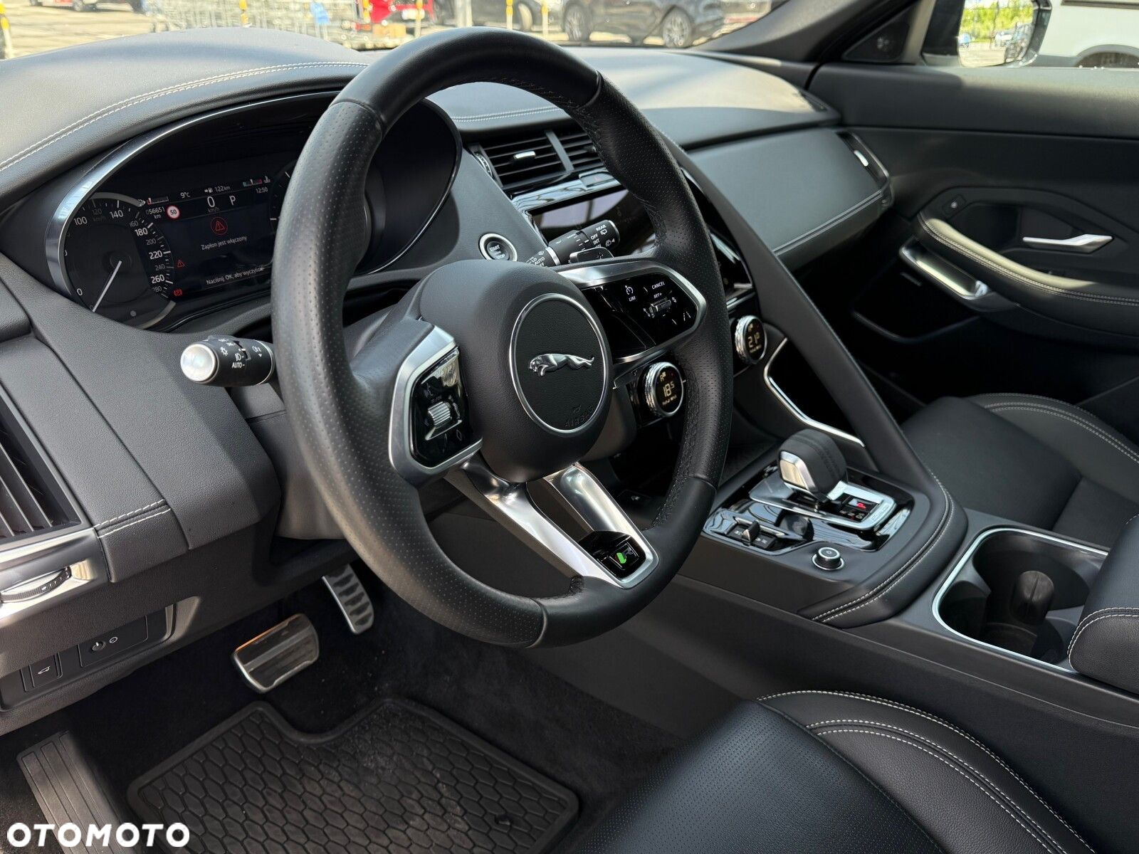Jaguar E-Pace - 12