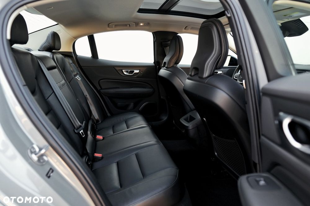 Volvo S60 B5 B Ultimate Dark - 38