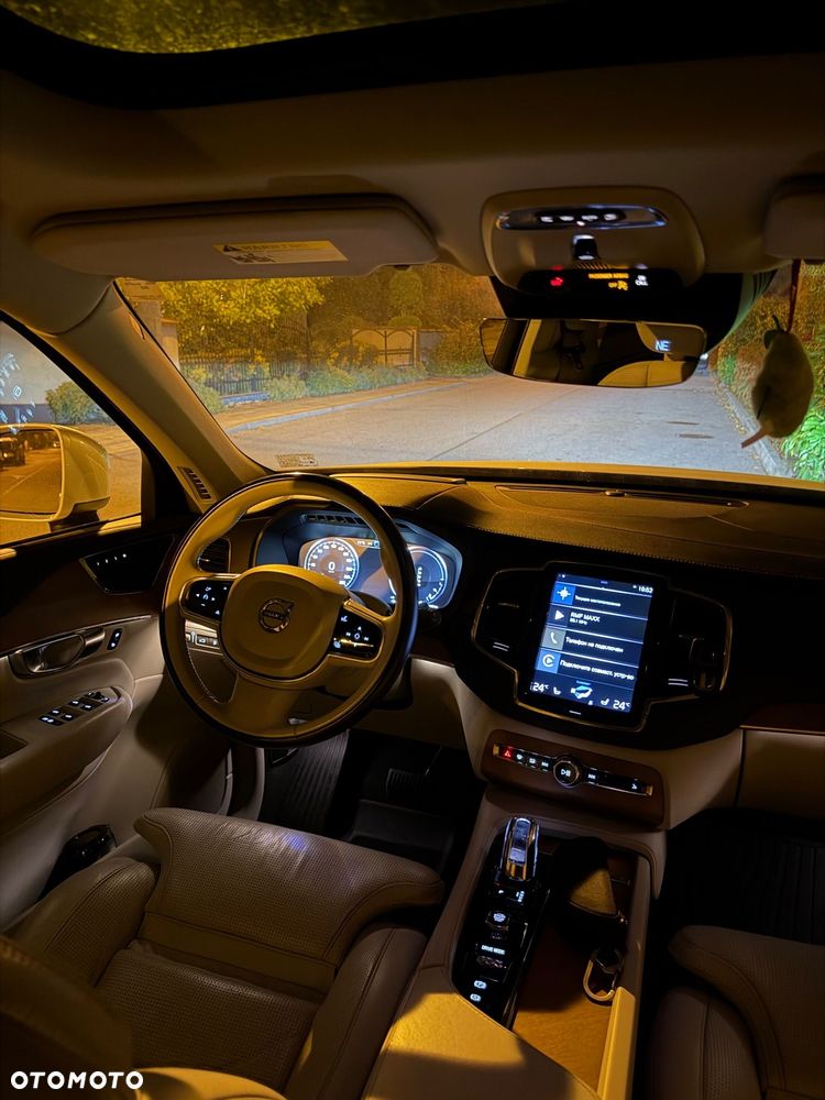 Volvo XC 90 - 8