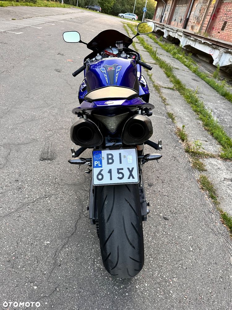 Yamaha R1 - 10