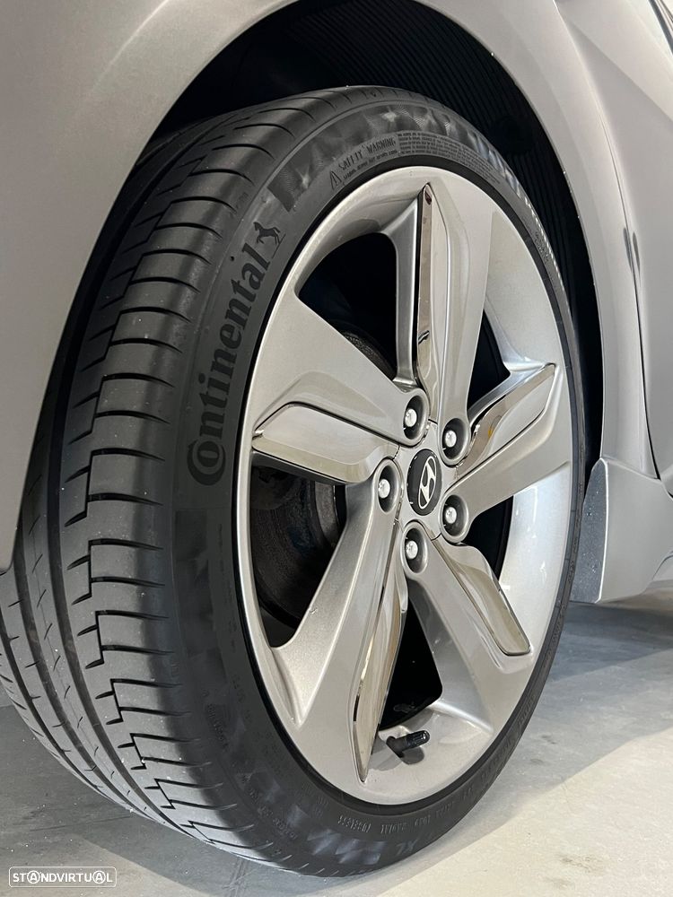 Hyundai Veloster 1.6 Turbo Matt Finish - 22