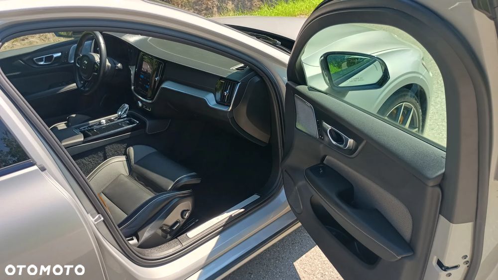 Volvo V60 T8 AWD Plug-In Hybrid Polestar Engineered R-Design - 13