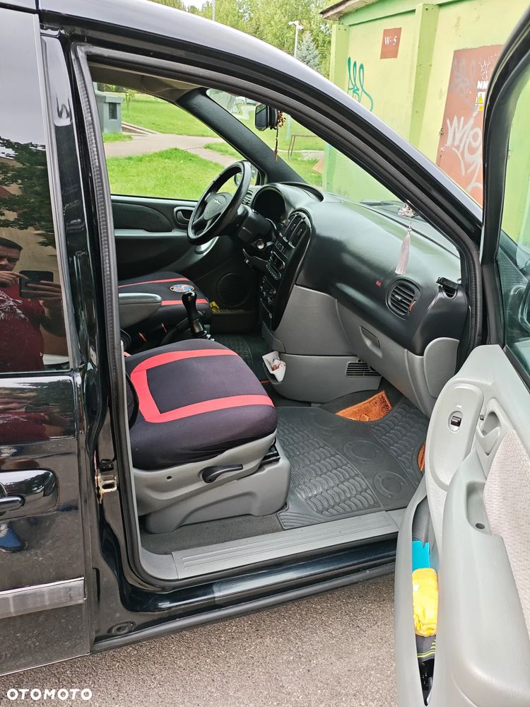 Chrysler Voyager 2.5 LX CRD - 19