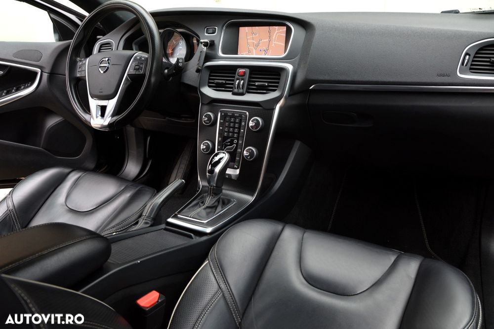 Volvo V40 D3 Aut. R-Design - 17