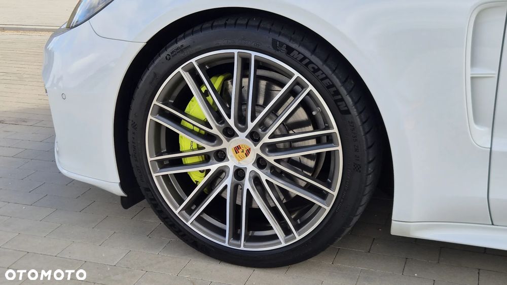 Porsche Panamera 4 E-Hybrid - 6