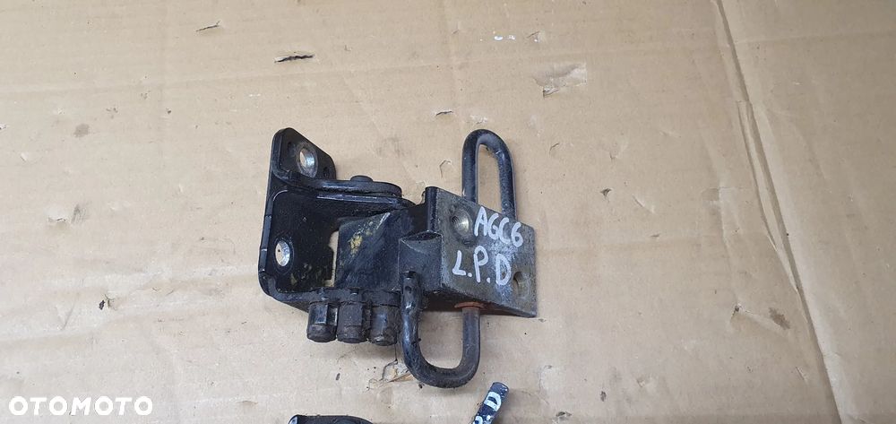 Zawias zawiasy drzwi lewy przód para Audi A6 C6 8E0831411B - 2
