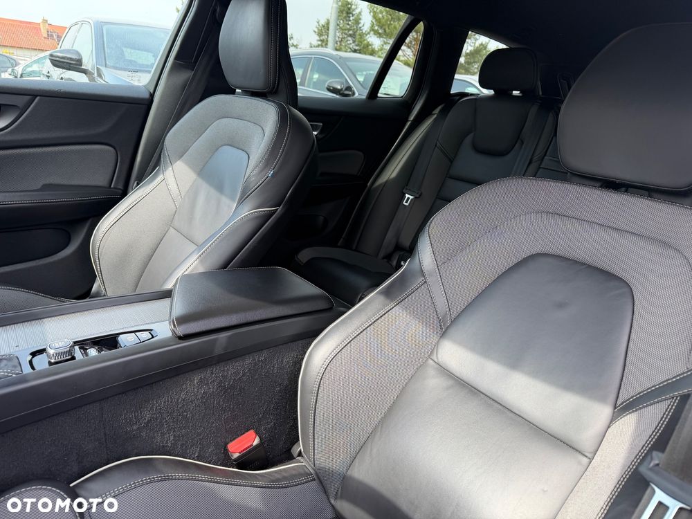 Volvo V60 D3 R-Design - 21