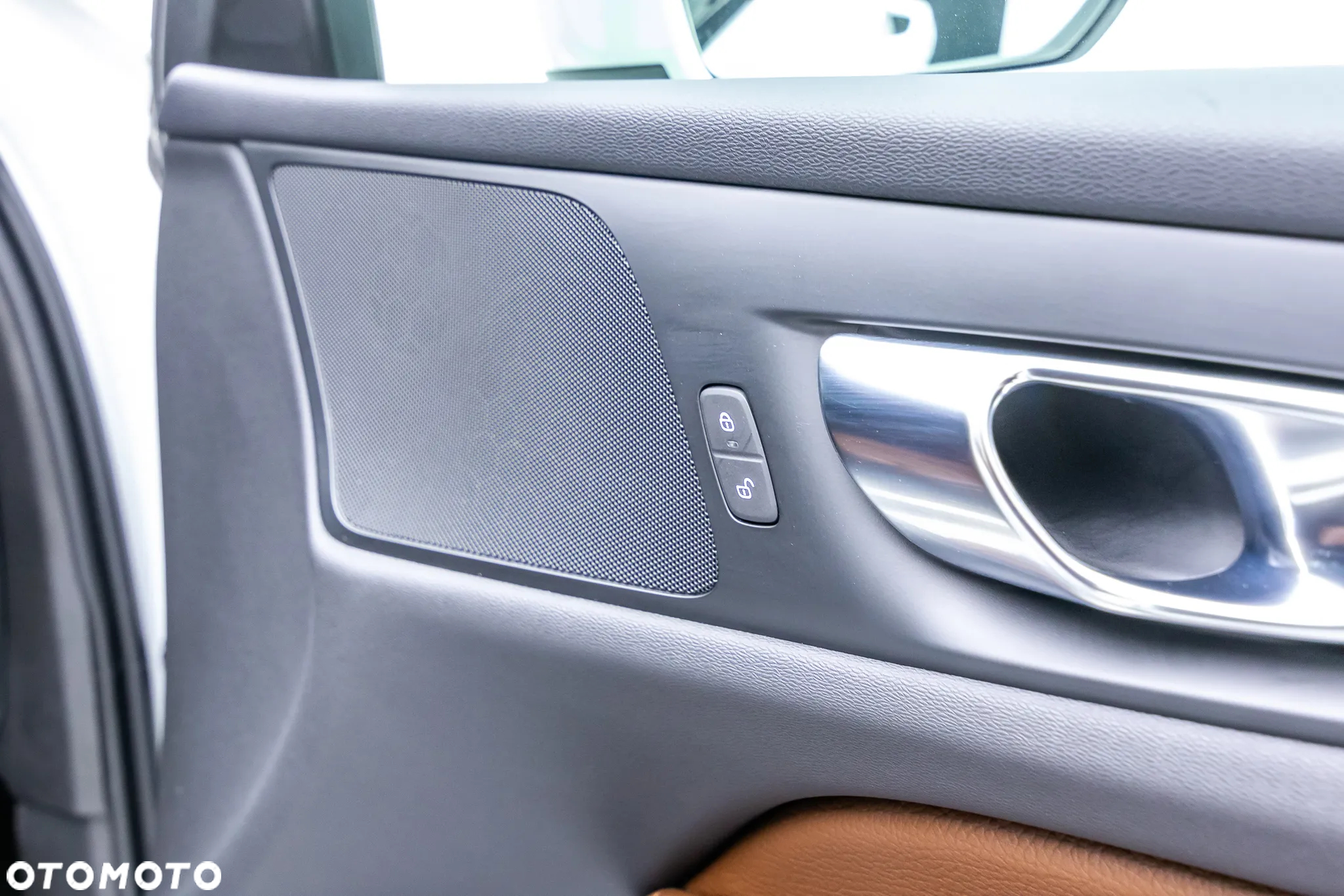 Volvo V60 Cross Country - 30