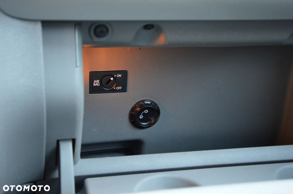 Volkswagen Touran - 34