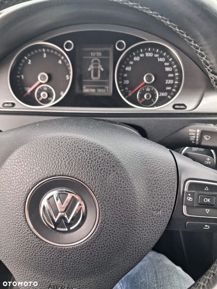 Volkswagen Passat 2.0 TDI DSG Comfortline - 11