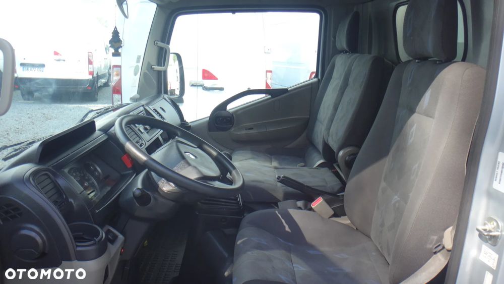 Renault Maxity - 11