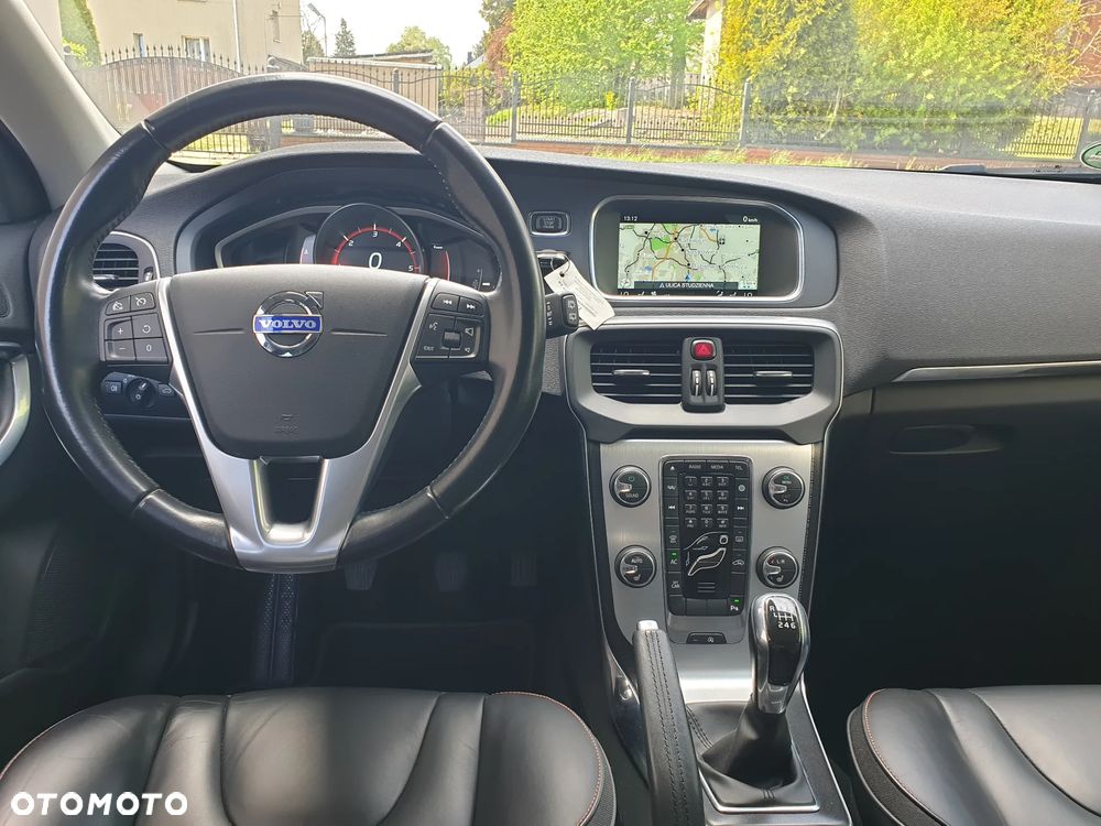 Volvo V40 D2 R Design - 6