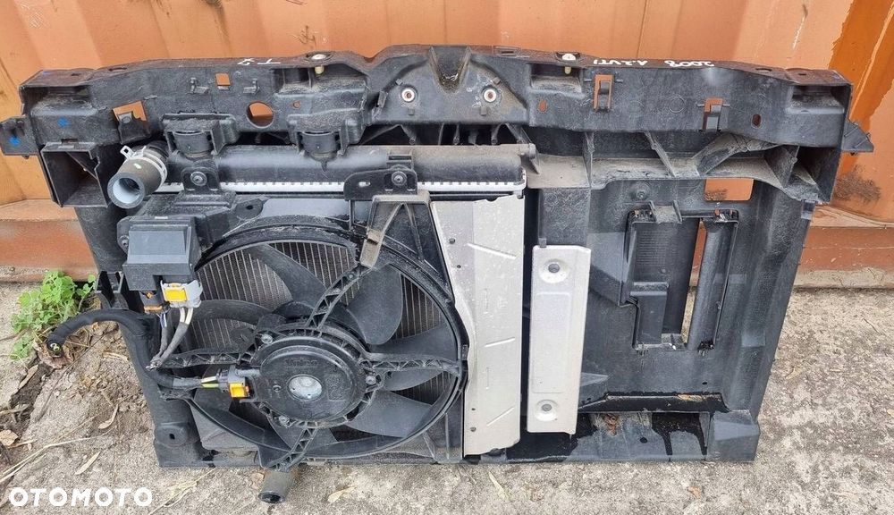 peugeot 2008 208 1.4 1.2 vti hdi pas przedni chłodnica wody wentylator - 2