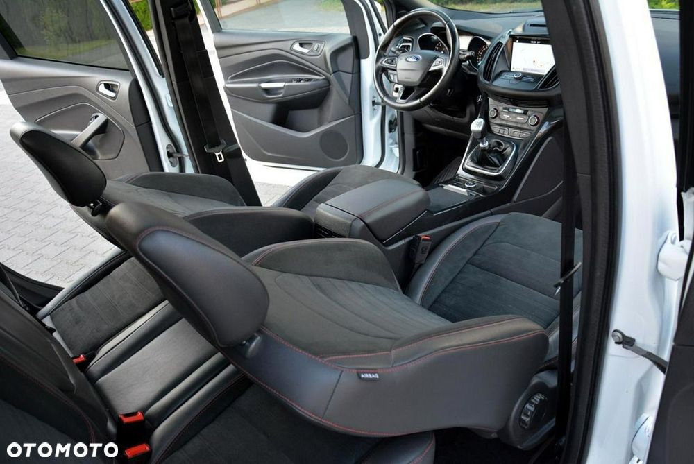 Ford Kuga 1.5 EcoBoost 2x4 ST-Line - 17
