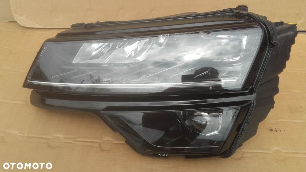 SKODA KAROQ lampy przód fullled - 8