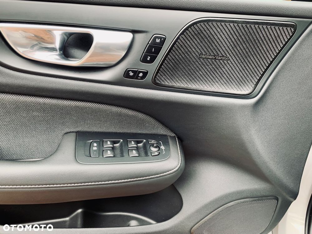 Volvo V60 T6 AWD Recharge Plus Dark - 7