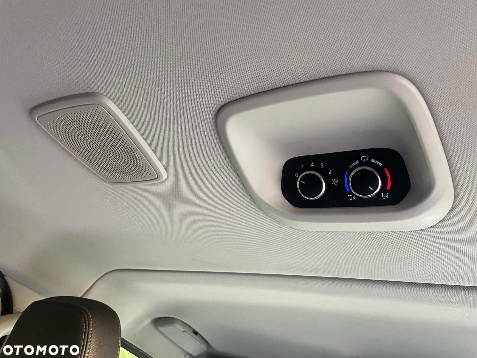 Ford Tourneo Custom 320 L2H1 VA Autm Titanium X - 21