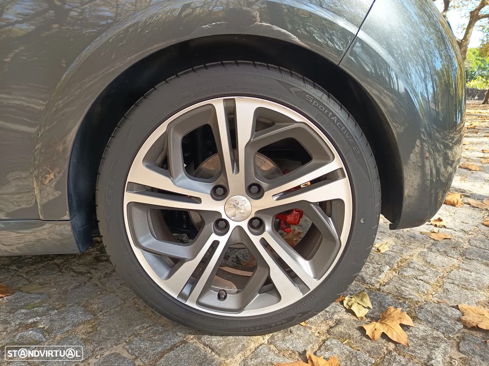 Peugeot 208 GTI 200 THP - 27