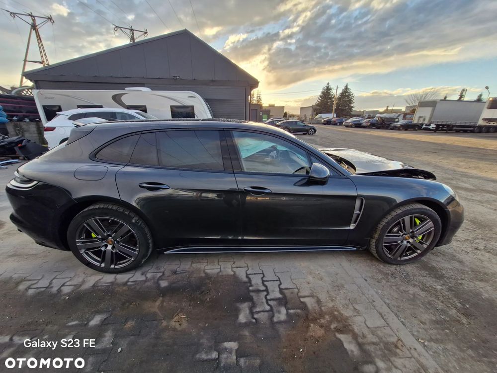 Porsche Panamera 4 E-Hybrid 10 Years Edition - 6