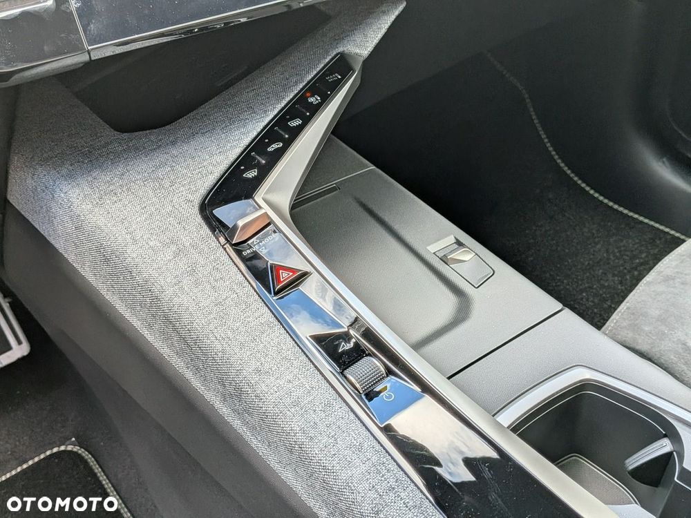 Peugeot 3008 225 e-DSC7 GT EXCLUSIVE - 22