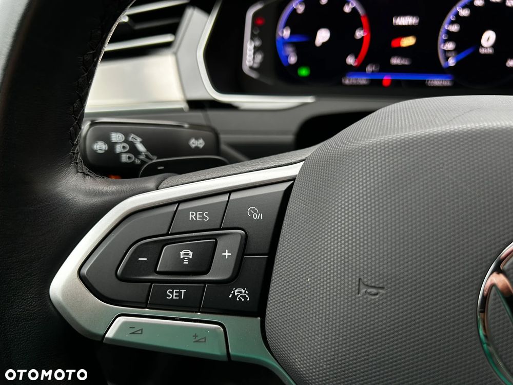 Volkswagen Passat Variant 2.0 TDI SCR DSG 4Motion Elegance - 20