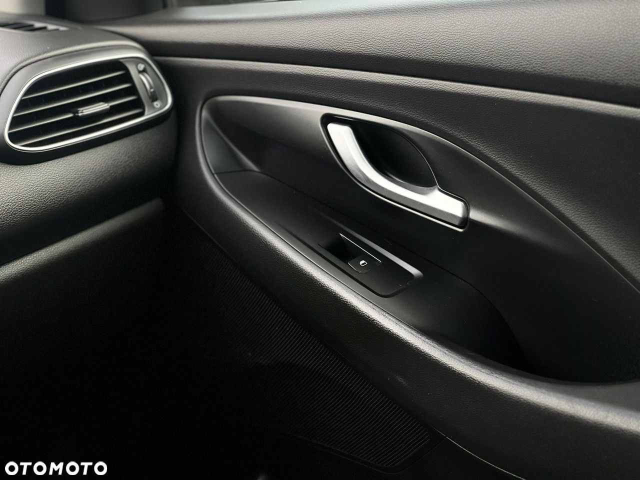 Hyundai i30 1.5 DPI Classic + - 17