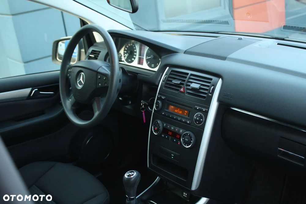Mercedes-Benz Klasa B 180 - 25