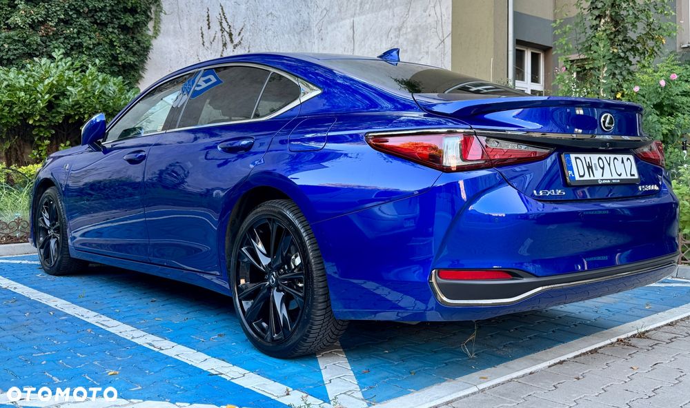 Lexus ES 300h F Sport Design - 3