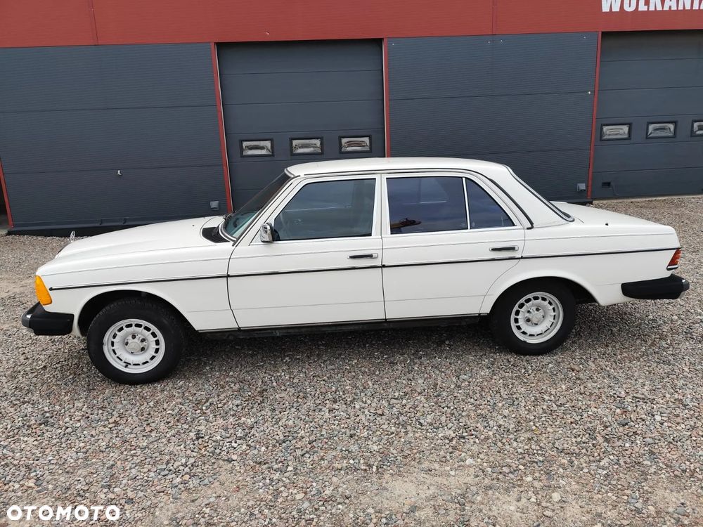 Mercedes-Benz W123 - 13