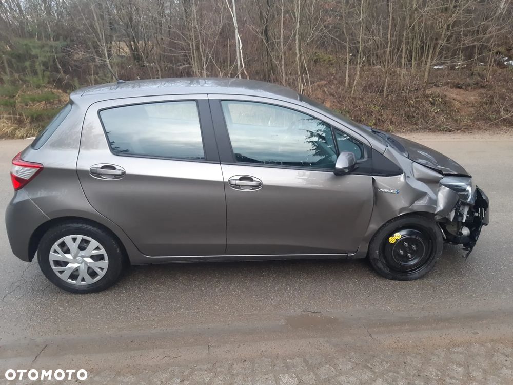 Toyota Yaris Hybrid 100 Premium - 4