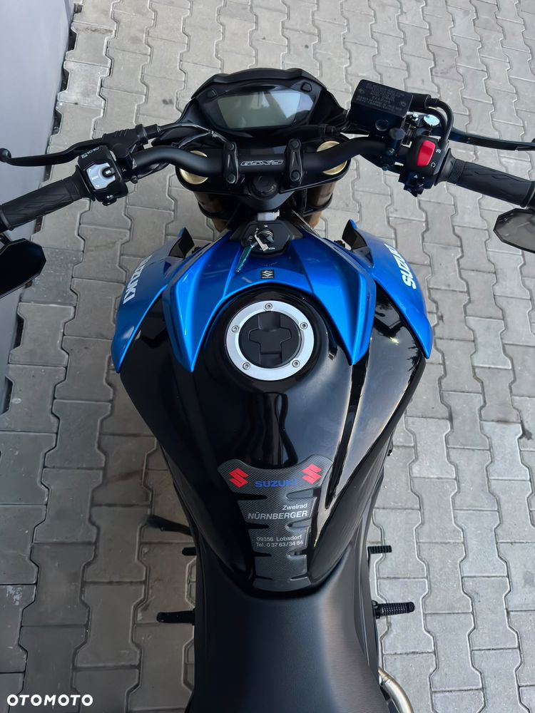 Suzuki GSX - 19