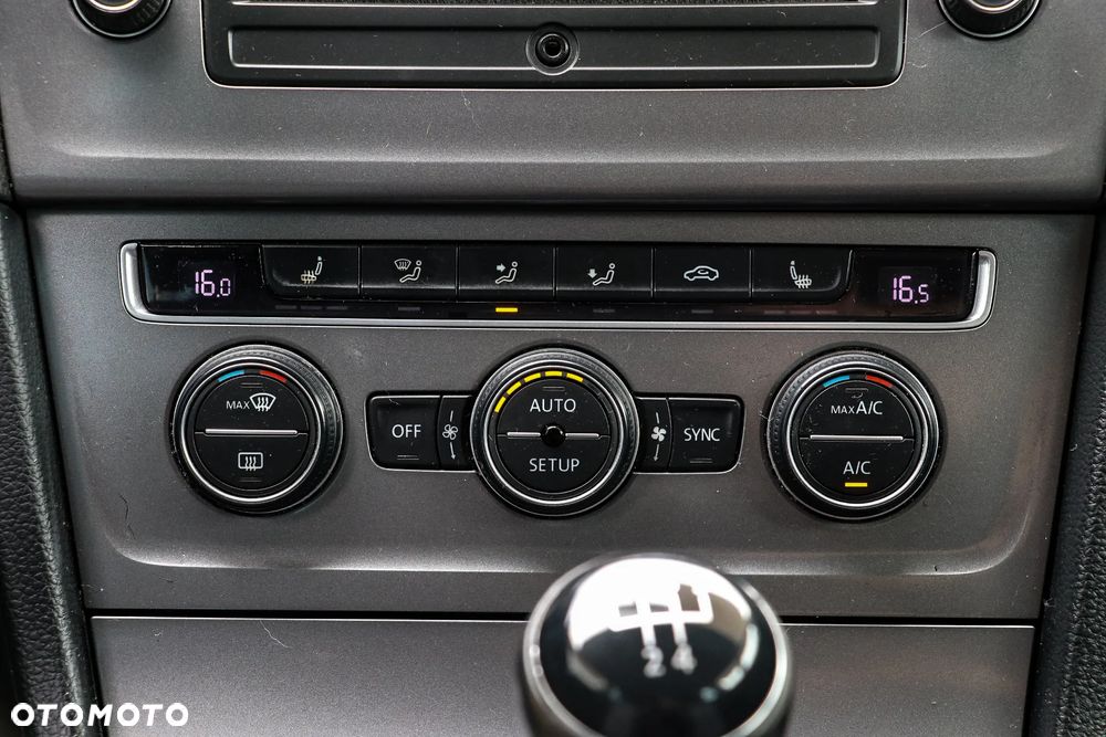 Volkswagen Golf 1.6 TDI DPF Highline - 36