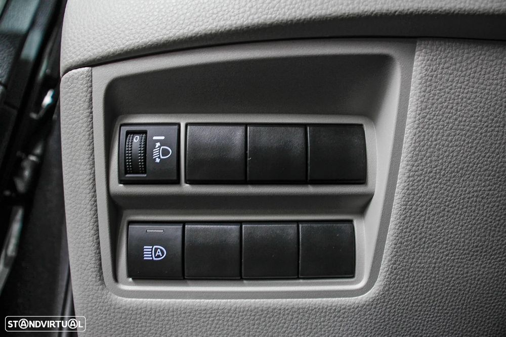 Toyota Yaris 1.5 HDF Luxury - 43