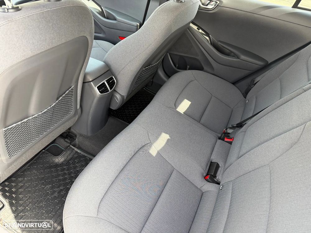 Hyundai Ioniq 1.6 GDI PHEV Tech - 13