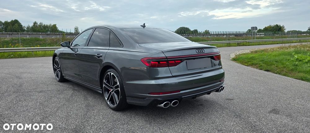 Audi S8 - 5