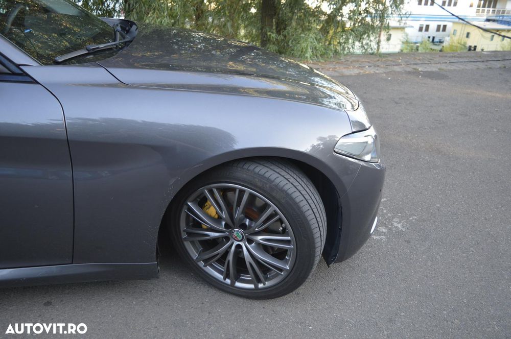 Alfa Romeo Giulia 2.0 Turbo 16V AT8 Veloce - 3