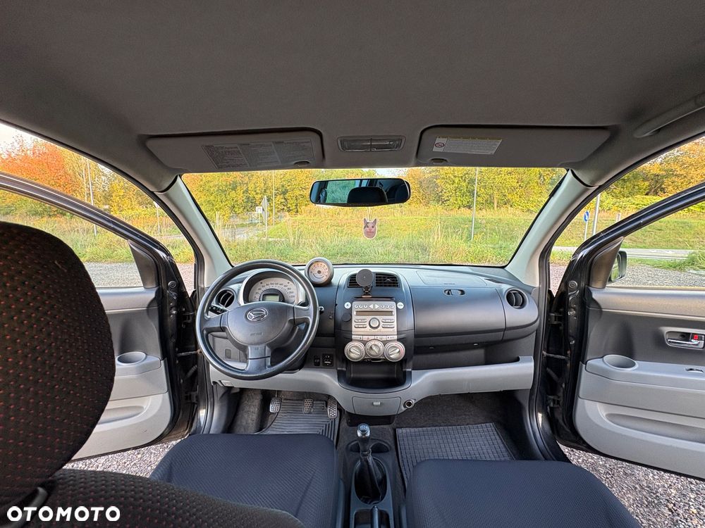 Daihatsu Sirion - 10