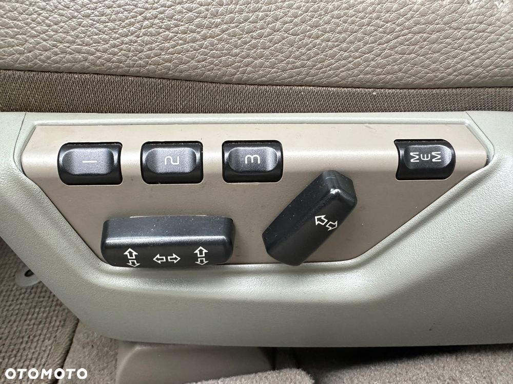 Volvo XC 70 AWD Momentum - 22