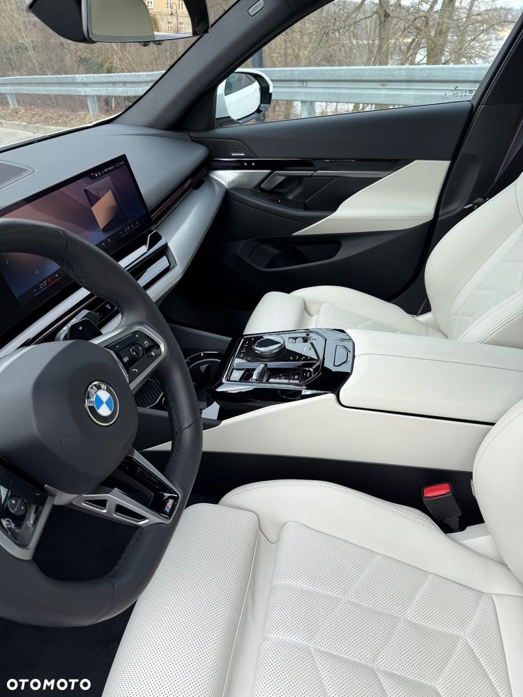 BMW Seria 5 520i mHEV - 11