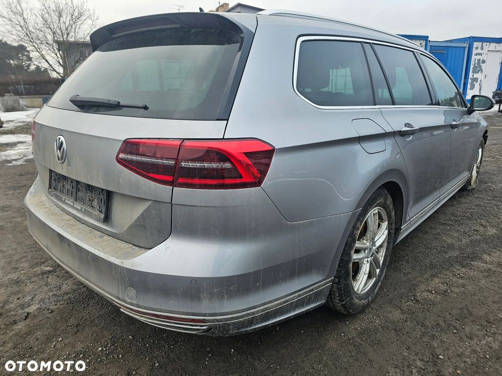 Volkswagen Passat 2.0 TDI SCR DSG Highline - 16