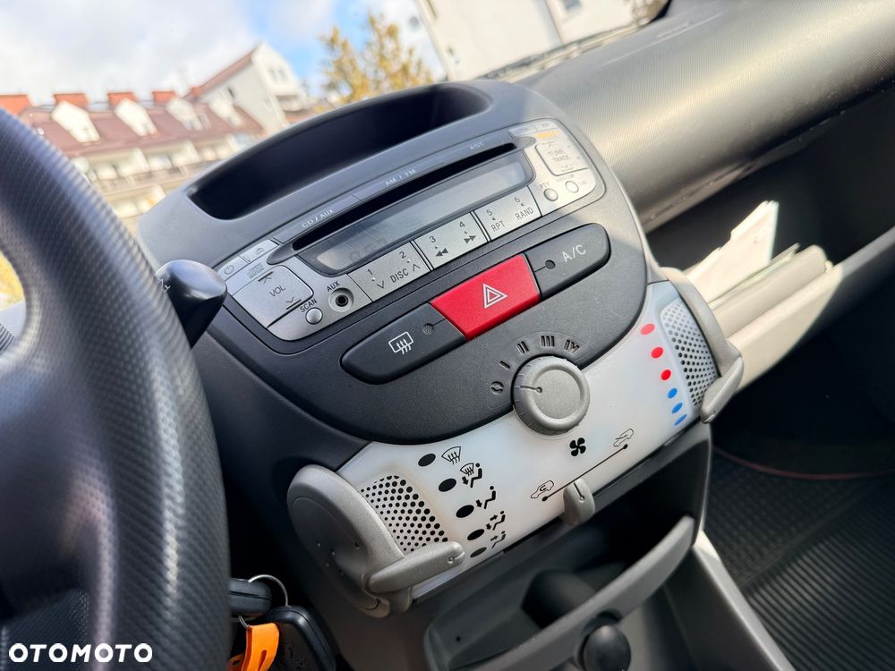Peugeot 107 1.0 Urban Move - 32