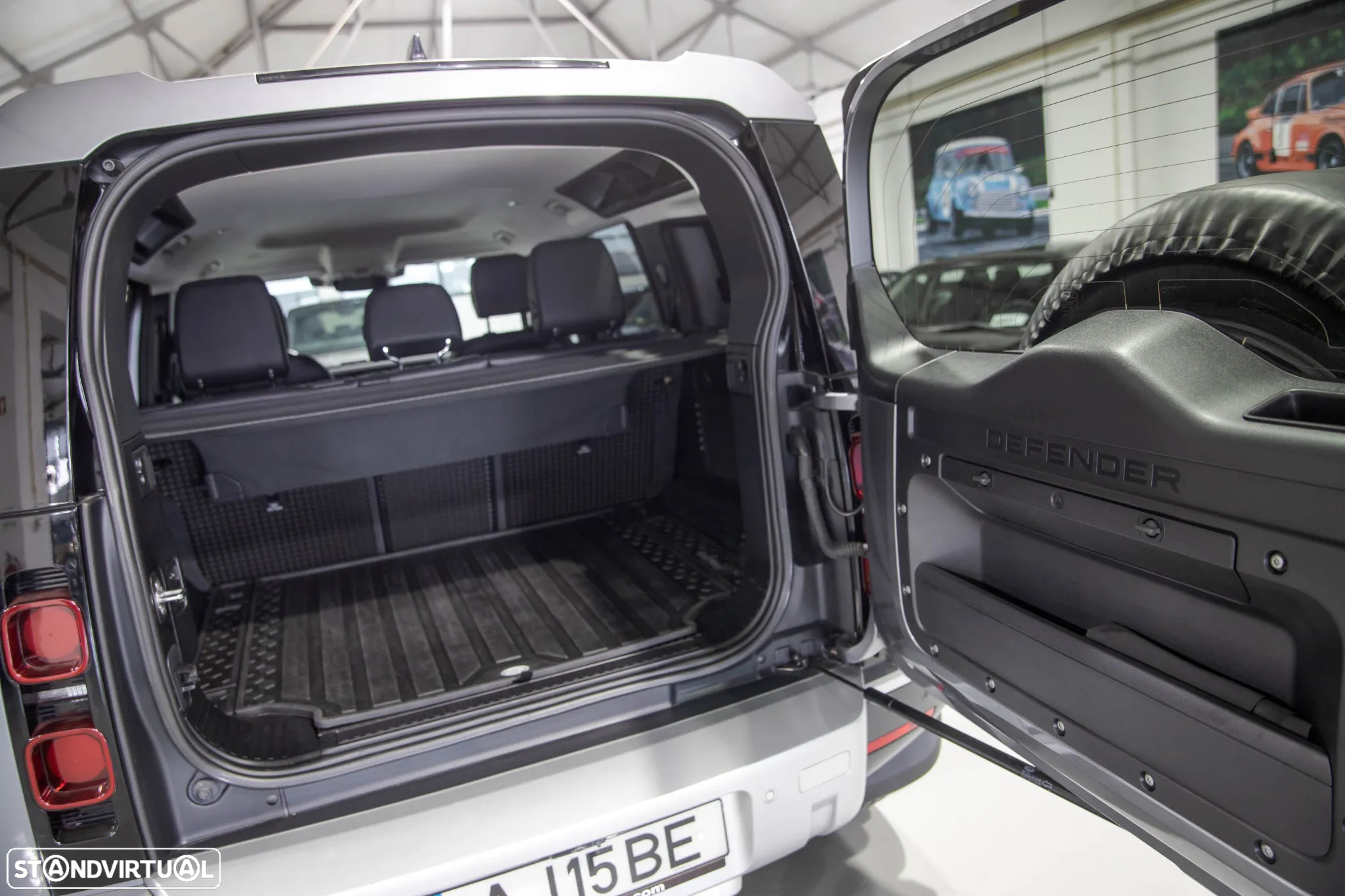 Land Rover Defender 110 D200 S - 31