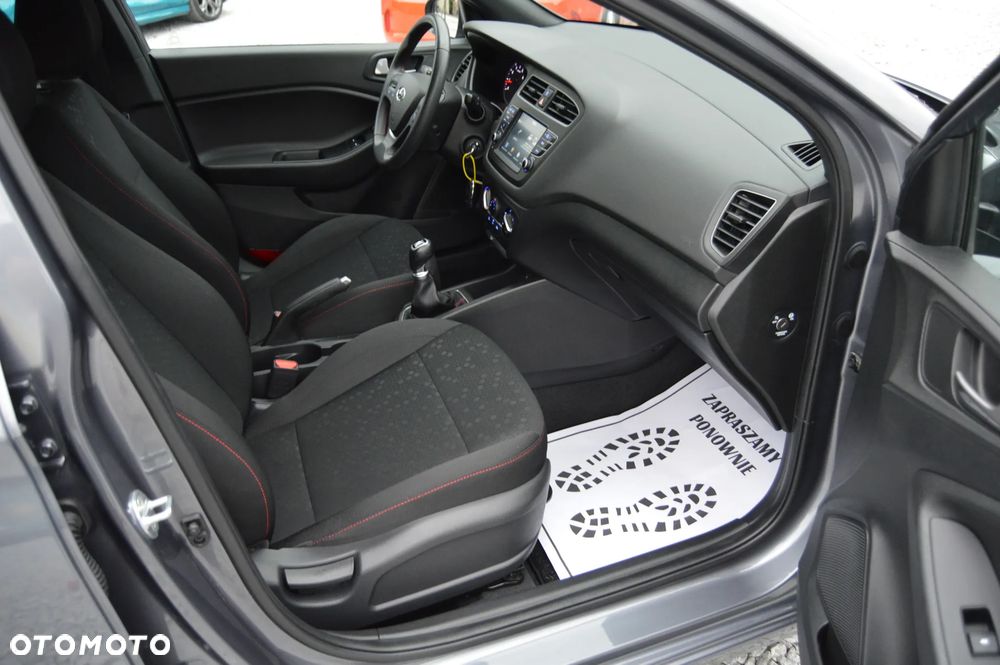 Hyundai i20 blue 1.2 Classic - 32